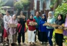 Lurah Parang Tambung tunaikan janji pada ibu-ibu K-Apel (Komunitas Anak Pelangi), serahkan bibit tanaman cabe, Sabtu, 11 Mei 2024