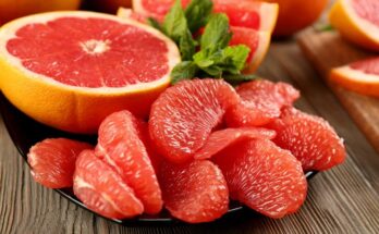 Mengonsumsi makanan bernutrisi seperti buah sangat bermanfaat. Ada beberapa jenis buah penguat imun tubuh dan bisa menyembuhkan flu