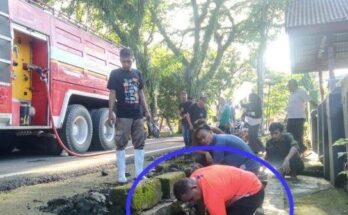 Pj Bupati Sinjai Bersihkan Drainase di Balangnipa dan Biringere Sinjai Utara, Jumat (17/5/2024) bersama Satgas Tanggap Darurat Pemkab Sinjai