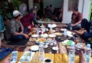 ROMBONGAN Universitas Dipanegara Makassar kunjungi pusat kegiatan Komunitas Anak Pelangi di Lorong Daeng Jakking, Parang Tambung, Makassar