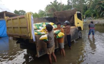 KKLR Sulsel tutup open donasi untuk korban banjir, setelah membagikan 1 ton beras kepada warga terdampak banjir di Luwu Utara.