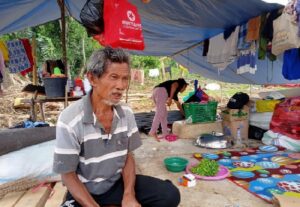 Korban bencana banjir Luwu di Kampung Kaili Larompong Selatan