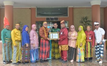 Kepala Balai Besar Guru Penggerak, BBGP Sulsel terima penghargaan dari Pemprov Sulawesi Selatan, Kamis (2/5/2024).