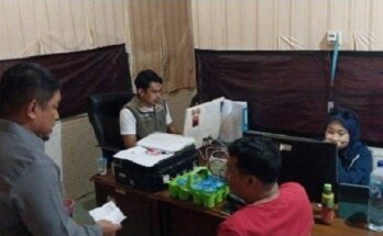Badan Pengawas Pemilu Bulukumba memeriksa anggota KPU setempat setelah menerima laporan ada mantan napi jadi anggota PPK di Bulukumba
