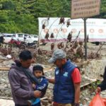Kerukunan Keluarga Luwu Raya, KKLR Sulsel salurkan 300 nasi kotak untuk korban banjir di Desa Kadundung, Kecamatan Latimojong, Luwu