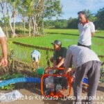 Petani Sinjai uji coba pompa air bantuan Kementan yang diterima oleh Pj Bupati Sinjai TR Fahsul Falah di Kantor Gubernur Sulsel.