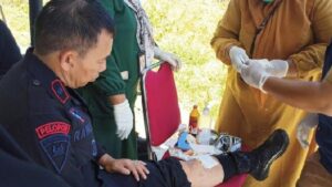 Komandan Brimob Terkena Lemparan Batu