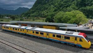 Kereta Api Sulsel Tabrak Warga