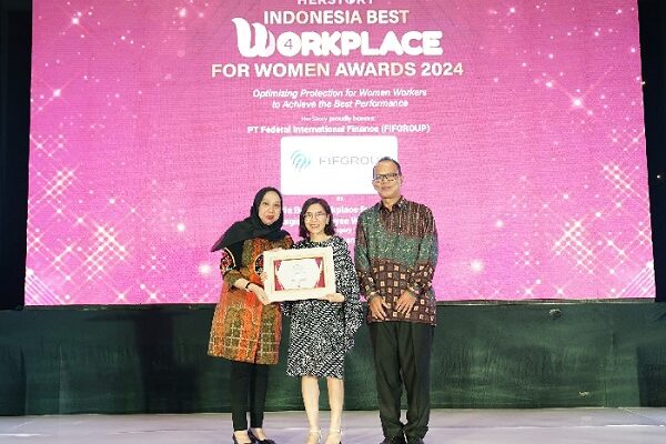 FIFGROUP raih penghargaan Indonesia Best Workplace for Women 2024 in Encouraging Employee Welfare and Equality dari Herstory.id.