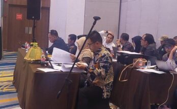 Rapat pleno rekapitulasi DPS Sulsel Pilkada Serentak tegang antara KPU Sulsel dan Bawaslu Sulsel di di Hotel Four Points by Sheraton Makassar