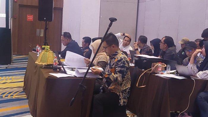 Rapat Pleno Rekapitulasi DPS Sulsel Pilkada Serentak Tegang
