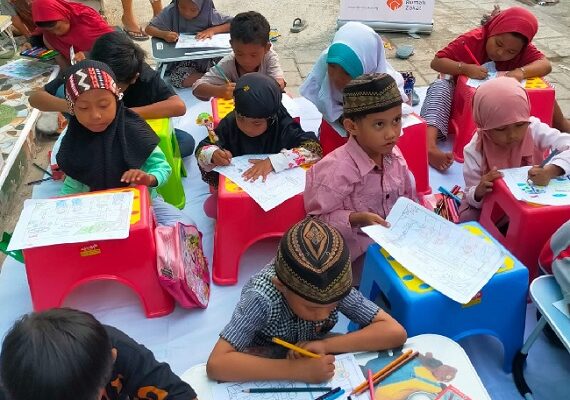 Rumah Zakat Sulsel adakan Lomba Mewarnai untuk anak anak lorong jenjang TK dan SD di Lorong 9 Kelurahan Rappokalling Kecamatan Tallo