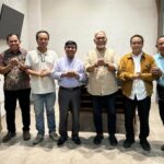 Bacalon Wali Kota Makassar Amri Arsyid temui pendeta yang tergabung dalam jaringan Doa Sekota Makassar di Kafe Mama Makassar