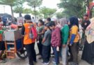 Untuk membantu pedagang, Rumah Zakat borong jualan PKL (Pedagang Kaki Lima) di Pantai Losari, Minggu (8/9/2024)