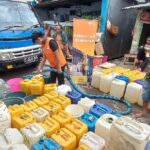 Tim Relawan Rumah Zakat terus berbagi air bersih di sejumlah kelurahan terdampak kekeringan dalam Kota Makassar