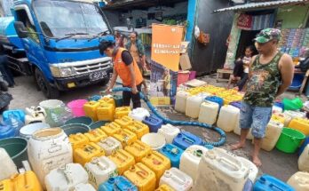 Tim Relawan Rumah Zakat terus berbagi air bersih di sejumlah kelurahan terdampak kekeringan dalam Kota Makassar