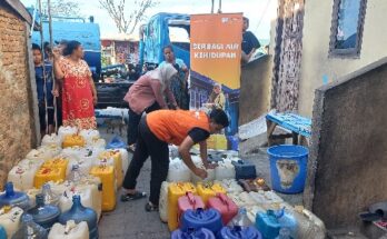 Merespons dampak kemarau panjang, relawan Rumah Zakat gerak cepat salurkan air bersih di Galangan Kapal Kota Makassar