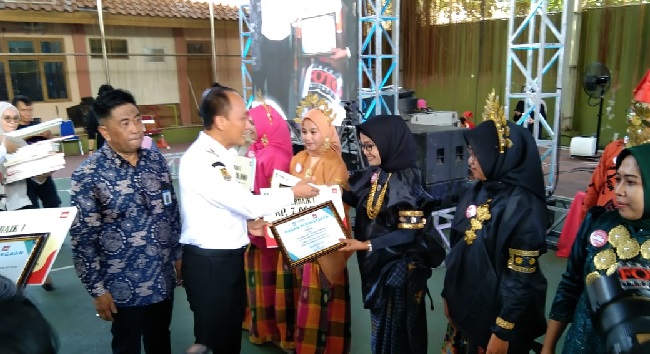 Terkait maraknya isu kriminalisasi terhadap guru dan tenaga kependidikan, Pj Gubernur Sulsel Prof Zudan Arif Fakhrulloh angkat bicara