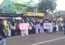 Ratusan nakes Takalar demo di depan DPRD Takalar, Jumat (3/1/2025) menuntut perbaikan kesejahteraan mereka dengan menaikkan upah