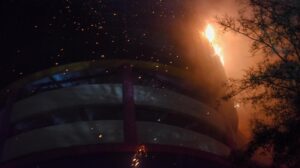 Kebakaran Glodok Plaza Belum Padam