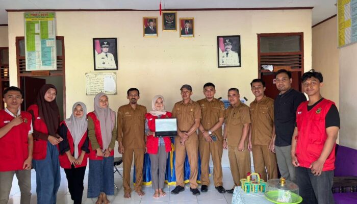 Mahasiswi KKN-T 113 Buat Website Desa