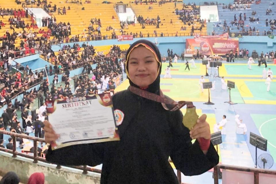 Saskia Fabiola Juara di Kelas D Putri pada Kejuaraan Nasional Pencak Silat