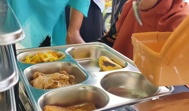 Kepala Badan Gizi Nasional (BGN), Dadan Hindayana, mengakui ada kesalahan teknis dalam pengolahan ayam sehingga 40 siswa keracunan menu MBG