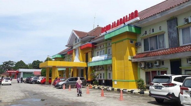 Pemkab Lutim rumahkan ratusan nakes RSUD I Lagaligo Luwu Timur akibat kebijakan penghematan anggaran oleh pemeritah pusat.