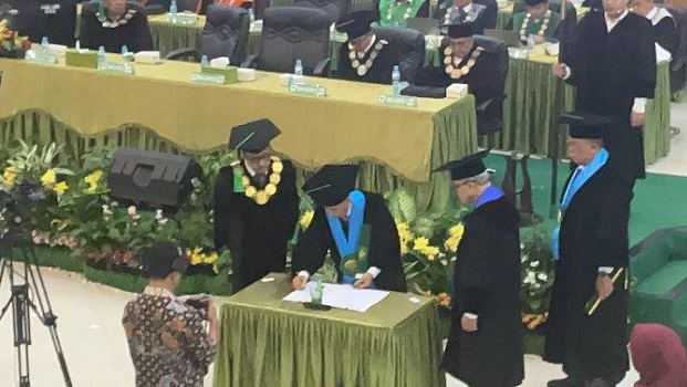 Tiga Guru Besar UMI dikukuhkan di Auditorium Al-Jibra, Kampus UMI Jl Urip Sumoharjo, Makassar, Sabtu (8/2/2025).