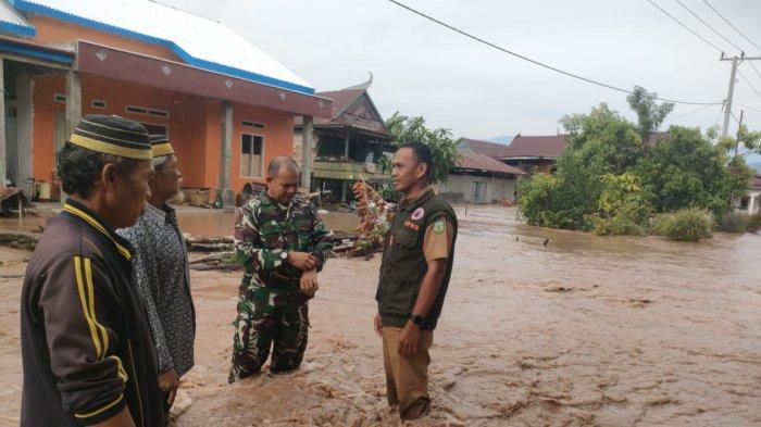 Hujan deras di hulu Sungai Salu Pareman dan Sungai Pompengan menyebabkan banjir rendam 392 rumah di Luwu, Selasa (4/3/2025)
