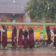 Sejumlah orang tua siswa di Kecamatan Tanasitolo, Wajo, mengeluh, usai berhujan-hujan sambut bupati murid sekolah sakit.