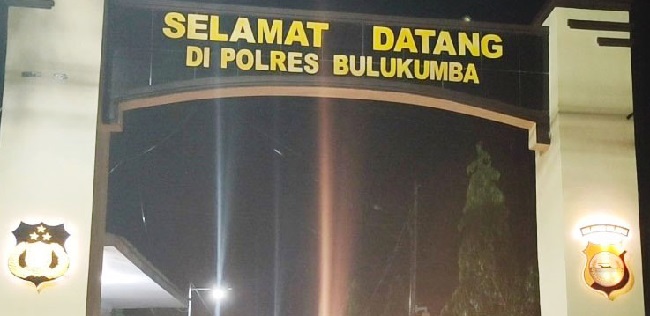 Kasat Reskrim Polres Bulukumba AKP Aris Satrio Sujatmiko jadi Kapolsek Panakkukang Makassar. Penggantinya AKP Muh Ali