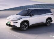 Mobil listrik Toyota bZ3X meluncur di Cina, Kamis (6/3/2025) pekan lalu. Mobil ini mirip dengan produk asal Cina GAC, Aion V