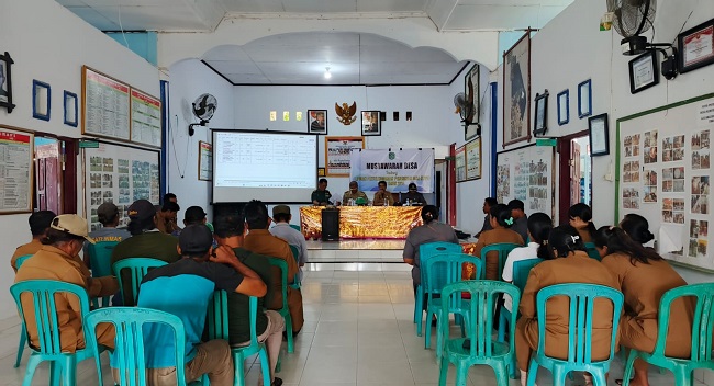 Yulius, Camat Tomoni Timur minta Musdes Kertoraharjo transparan untuk menghindari pertanyaan terjawab dari masyarakat.