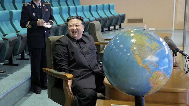 Korut Luncurkan Kapal Selam Nuklir