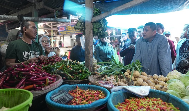 Plt Dirut Pasar Raya Makassar janji berkontribusi maksimal tingkatkan PAD Makassar melalui penerapan sistem modern pengelolaan pasar.