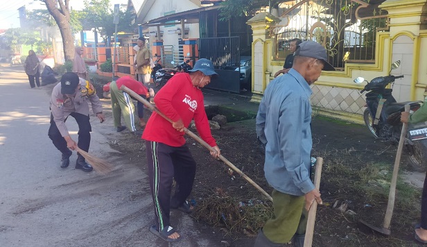 Bhabinkamtibmas Desa Panakkukang Kerja Bakti Dukung Program Annangkasi