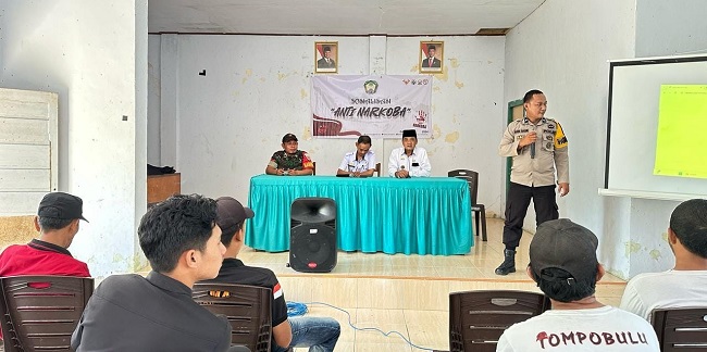 Bhabinkamtibmas bersama Tripdes Sosialisasi Anti Narkoba di Desa Garing, Kecamatan Tompolulu, Kabupaten Gowa.