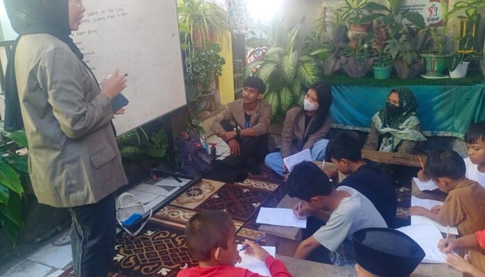 Kampus Lorong K-Apel kedatangan Mahasiswa Universitas Tamalate