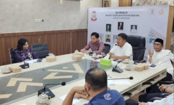 Komisi D DPRD Makassar gelar RDP bahas 1.377 siswa SMP tak terdaftar di Dapodik. Ribuan siswa tersebut tersebar di 16 SMP di Kota Makassar.