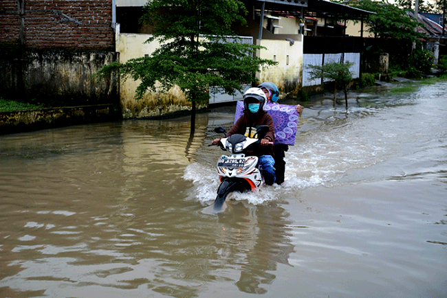 Pemkot Makassar rencana relokasi 400 rumah warga pada areal genangan banjir di Blok 10 Kelurahan Antang, Kecamatan Manggala, Makassar.