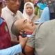 Sejumlah pengantar JCH Gowa pingsan saat pelepasan ratusan Jamaah Calon Haji di Masjid Agung Syekh Yusuf Jl Masjid Raya Sungguminasa