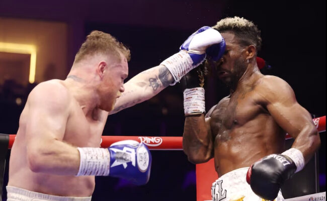 Tinju Dunia, Canelo Alvarez Tetap Raja Kelas Menengah Super