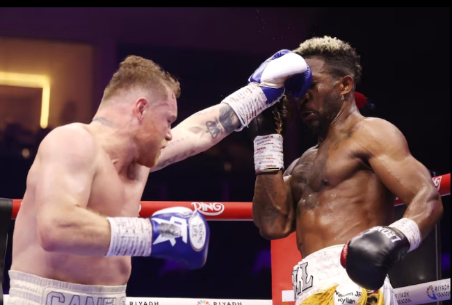 Canelo Alvarez kembali mengukuhkan diri sebagai raja kelas menengah super pada gelar tinju dunia mengalahkan William Scull