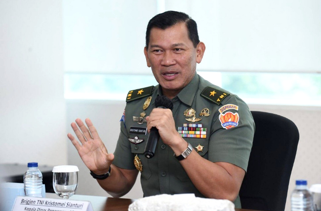 Mabes TNI menjawab spekulasi pembatalan mutasi Pangkowilhan I Letjen Kunto Arief Wibowo melalui Kapuspen TNI