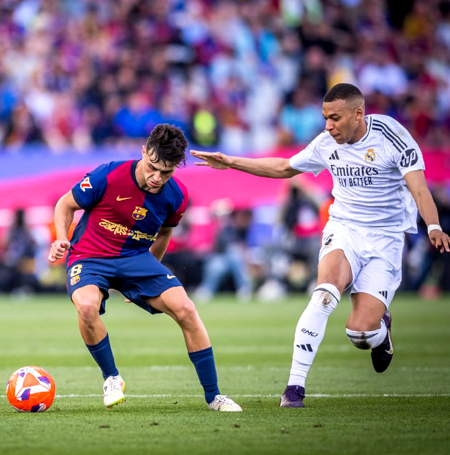 hettrick Kylian Mbappe dalam laga El Clasico, tak menyelamatkan Real Madrid dari kekalahan sementara Barcelona makin kokoh di puncak.