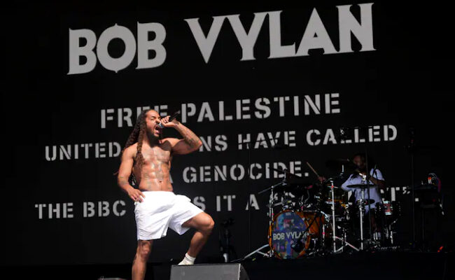 Heboh, Festival Glastonbury Serukan Kematian Pasukan Israel, PM Inggris Marah