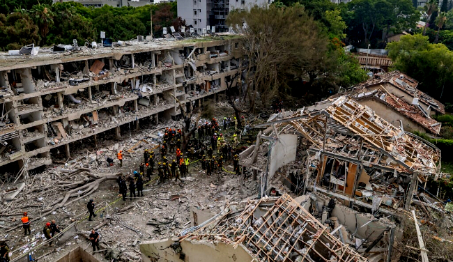 Rudal Iran Meluluh-Lantahkan Bangunan di Israel sebagai serangan baik setelah Amerika Serikat menyerang fasilitas nuklir Iran