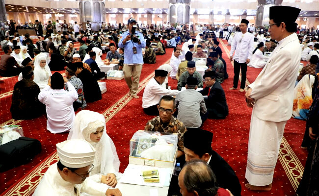 100 Pasangan Menikah di Istiqlal, Dibayarkan Mahar, Modal Usaha, Menginap di Hotel