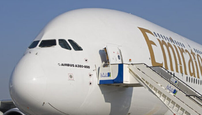 Pesawat Emirates Mendarat Darurat